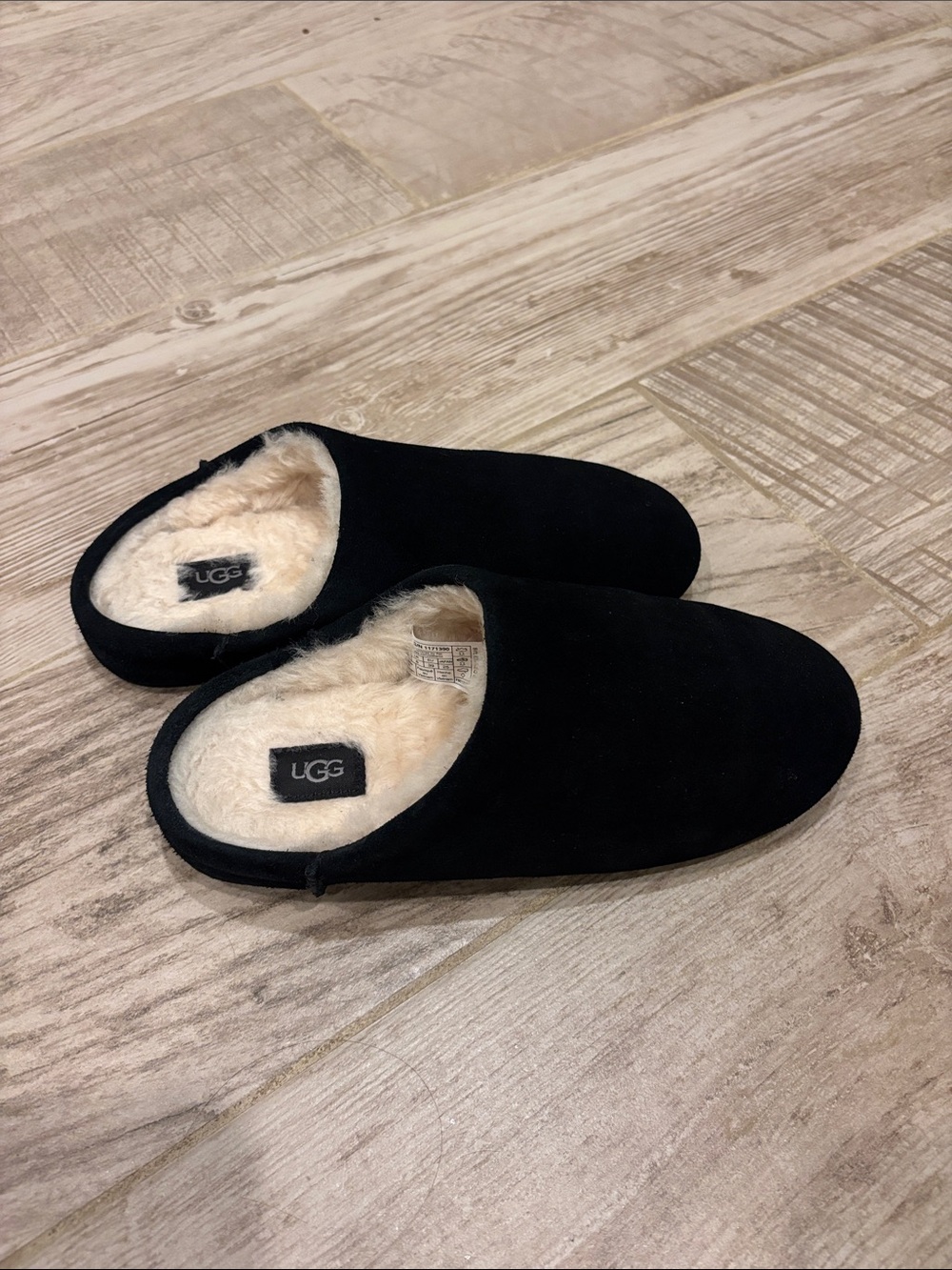 UGG Women Black Cozy Shearling Lined Slippers